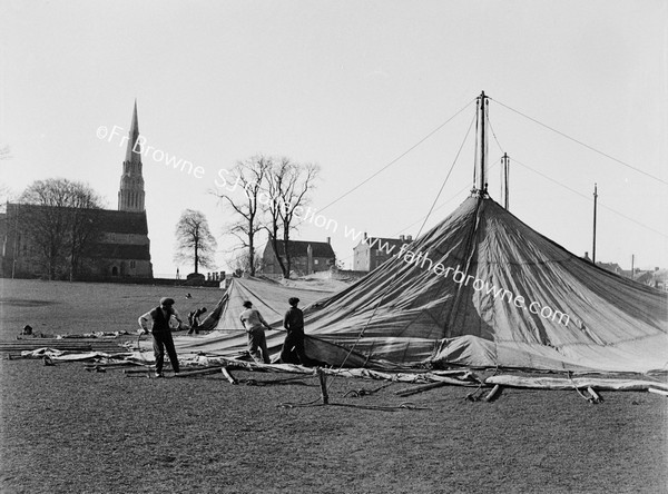 CIRCUS ERECTING 'BIG TOP'